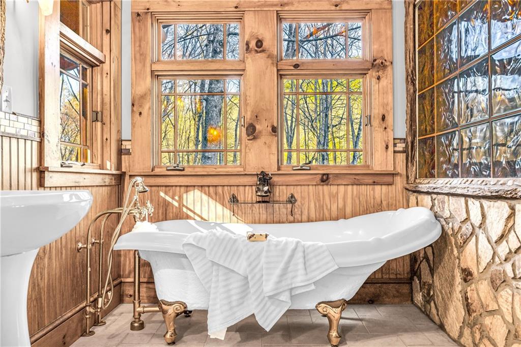 Cherry Log, Georgia, 30522, United States, 4 Bedrooms Bedrooms, ,5 BathroomsBathrooms,Residential,Active,2044183
