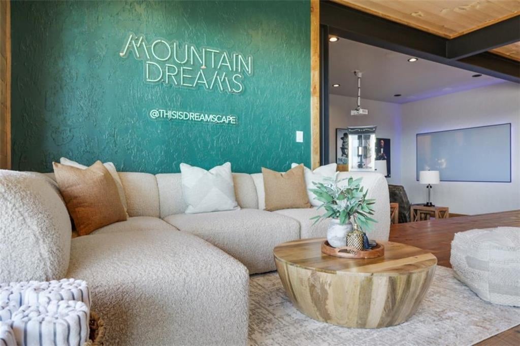 Mineral Bluff, Georgia, 30559, United States, 4 Bedrooms Bedrooms, ,4 BathroomsBathrooms,Residential,Active,2006866