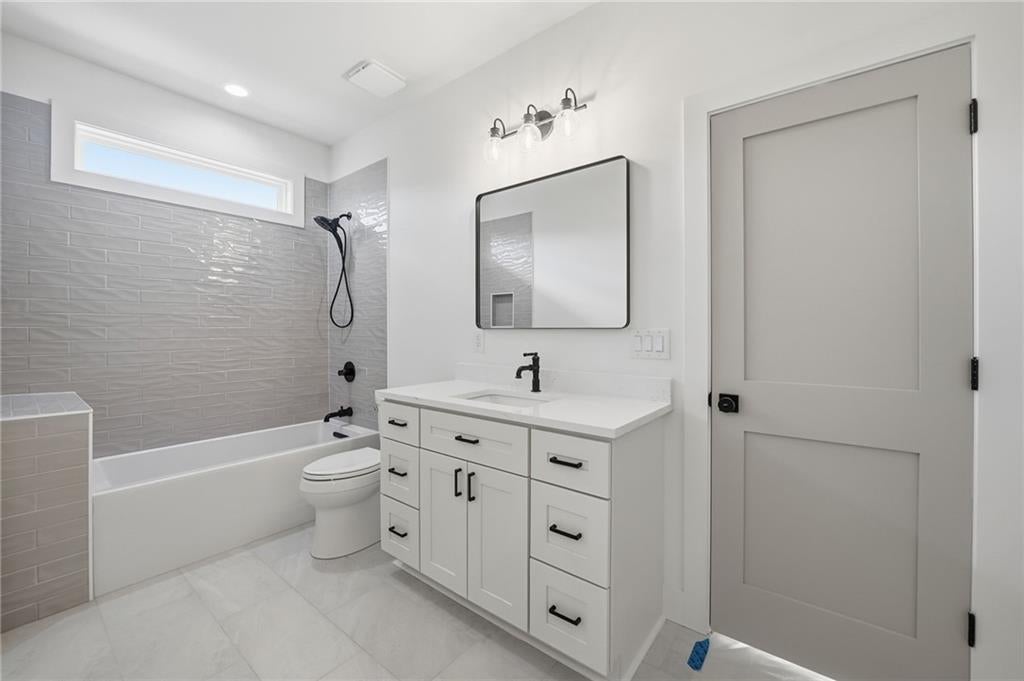 Canton, Georgia, 30115, United States, 5 Bedrooms Bedrooms, ,4 BathroomsBathrooms,Residential,Active,2001340