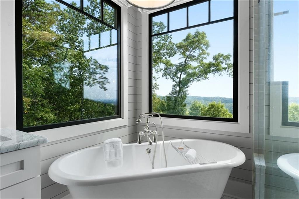 Ellijay, Georgia, 30540, United States, 5 Bedrooms Bedrooms, ,7 BathroomsBathrooms,Residential,Active,2017088