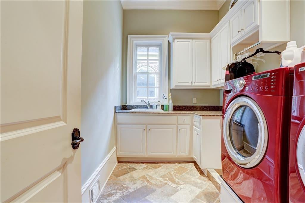 Atlanta, Georgia, 30339, United States, 5 Bedrooms Bedrooms, ,7 BathroomsBathrooms,Residential,Active,1936121