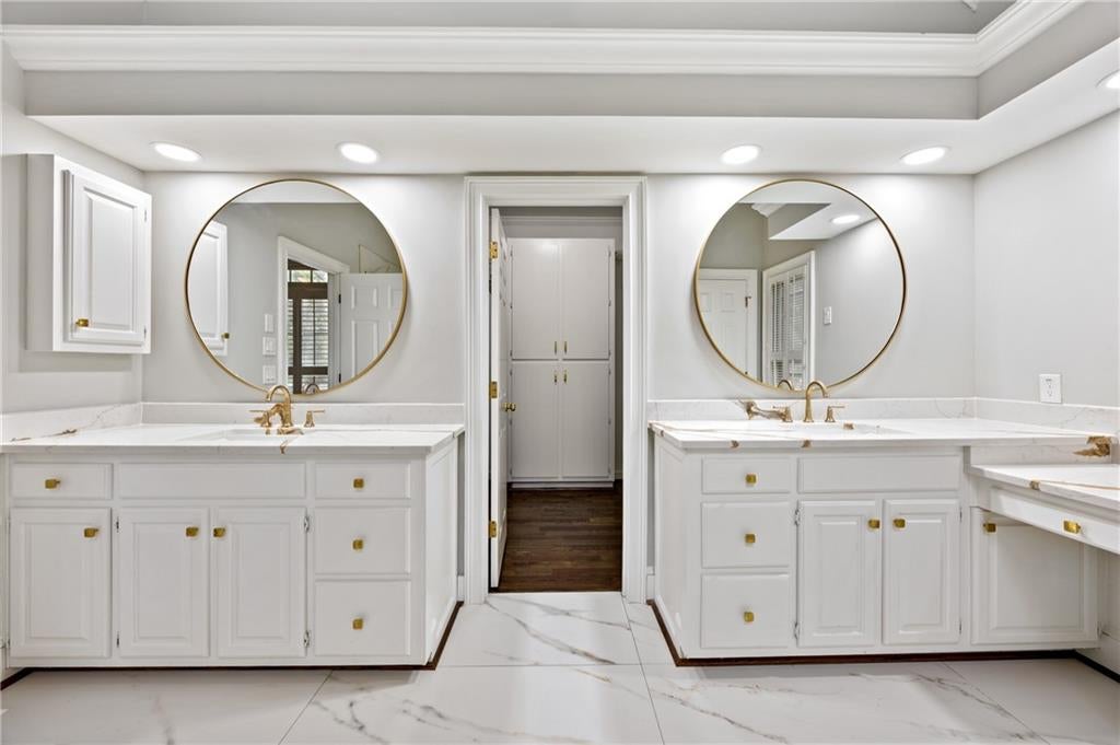 Johns Creek, Georgia, 30097, United States, 6 Bedrooms Bedrooms, ,6 BathroomsBathrooms,Residential,Active,1973298