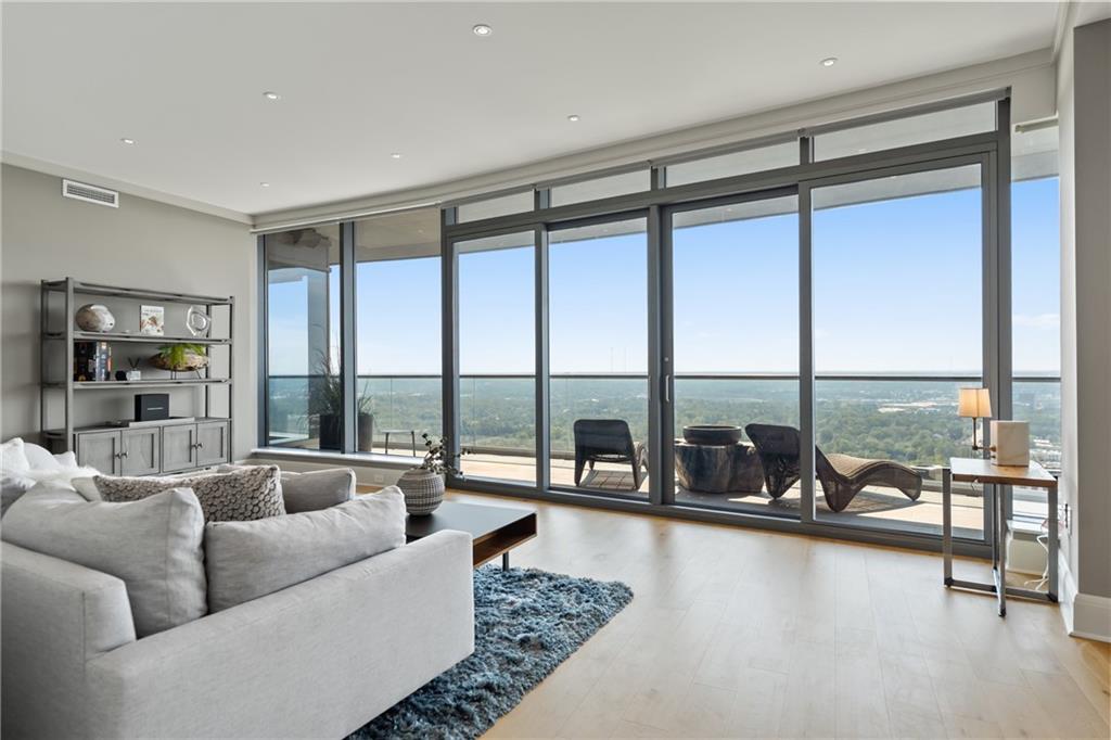 Atlanta, Georgia, 30326, United States, 2 Bedrooms Bedrooms, ,3 BathroomsBathrooms,Residential,Active,1945302