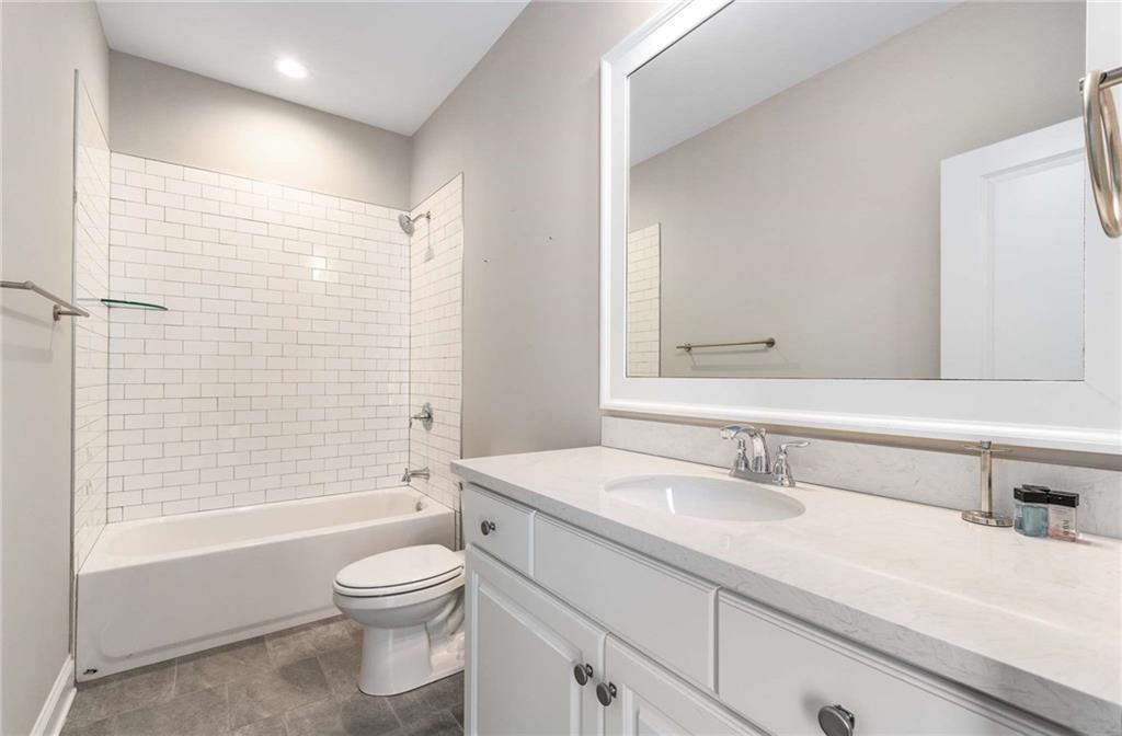 Flowery Branch, Georgia, 30542, United States, 5 Bedrooms Bedrooms, ,7 BathroomsBathrooms,Residential,Active,1936617