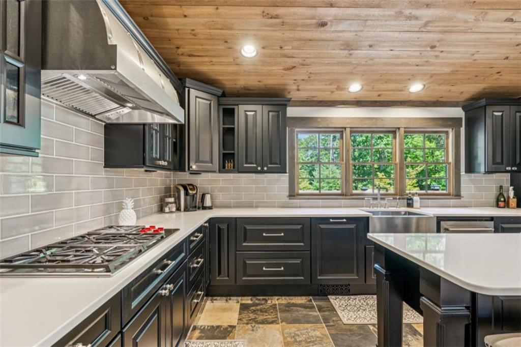 Ellijay, Georgia, 30536, United States, 3 Bedrooms Bedrooms, ,4 BathroomsBathrooms,Residential,Active,1929428