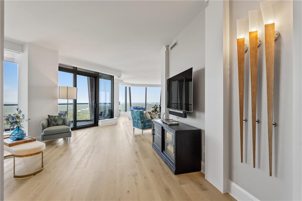 Atlanta, Georgia, 30326, United States, 2 Bedrooms Bedrooms, ,3 BathroomsBathrooms,Residential,Active,1945473