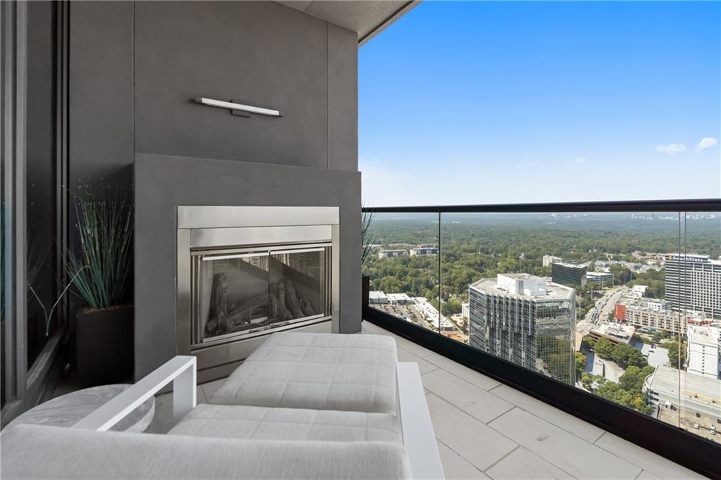Atlanta, Georgia, 30326, United States, 2 Bedrooms Bedrooms, ,3 BathroomsBathrooms,Residential,Active,1945473