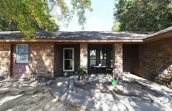 1617 S COLONIAL CIR, SALLISAW, OK 74955 - Image 1