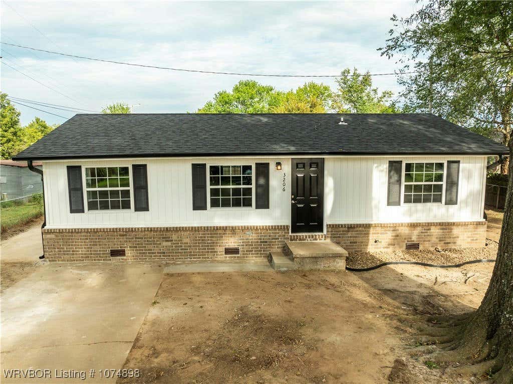 3206 N 43RD ST, FORT SMITH, AR 72904, photo 1 of 25