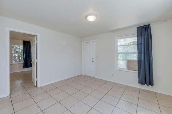 2474 S BACKER AVE, FRESNO, CA 93725, photo 5 of 23