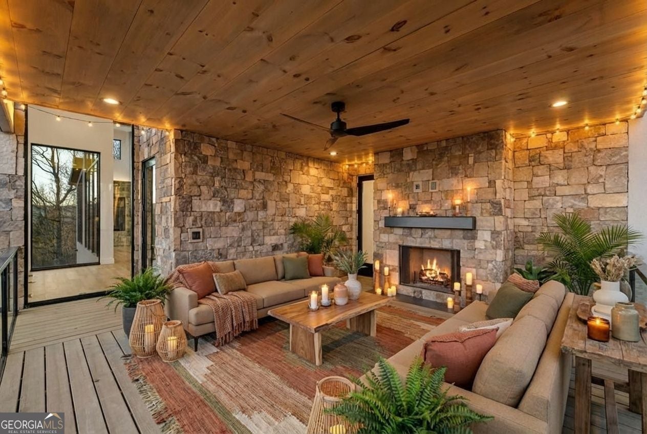 Blairsville, Georgia, 30512, United States, 4 Bedrooms Bedrooms, ,4 BathroomsBathrooms,Residential,Active,2044566