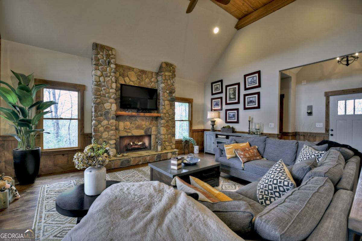 Ellijay, Georgia, 30540, United States, 5 Bedrooms Bedrooms, ,4 BathroomsBathrooms,Residential,Active,1954017