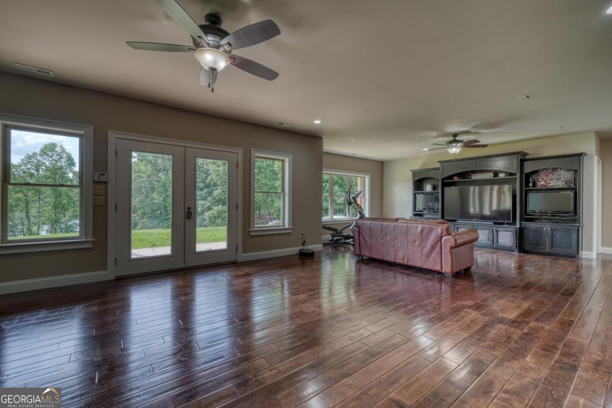 Blairsville, Georgia, 30512, United States, ,4 BathroomsBathrooms,Residential,Active,1852664