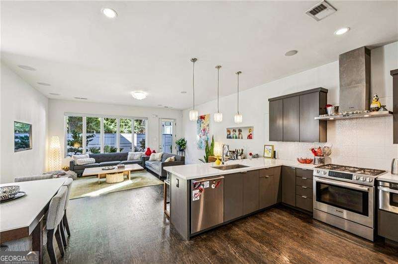 Atlanta, Georgia, 30309, United States, 3 Bedrooms Bedrooms, ,4 BathroomsBathrooms,Residential,Active,1987236