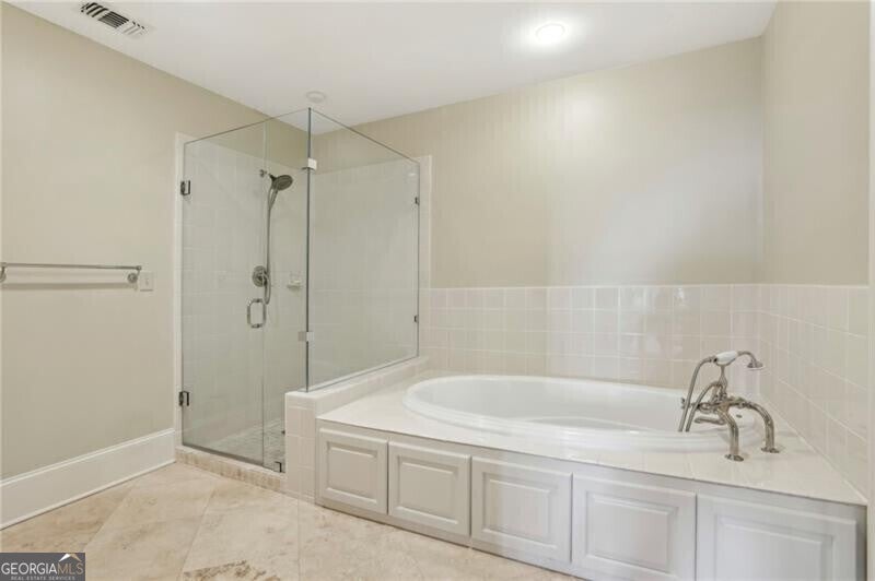 Atlanta, Georgia, 30339, United States, 2 Bedrooms Bedrooms, ,3 BathroomsBathrooms,Residential,Active,1914618