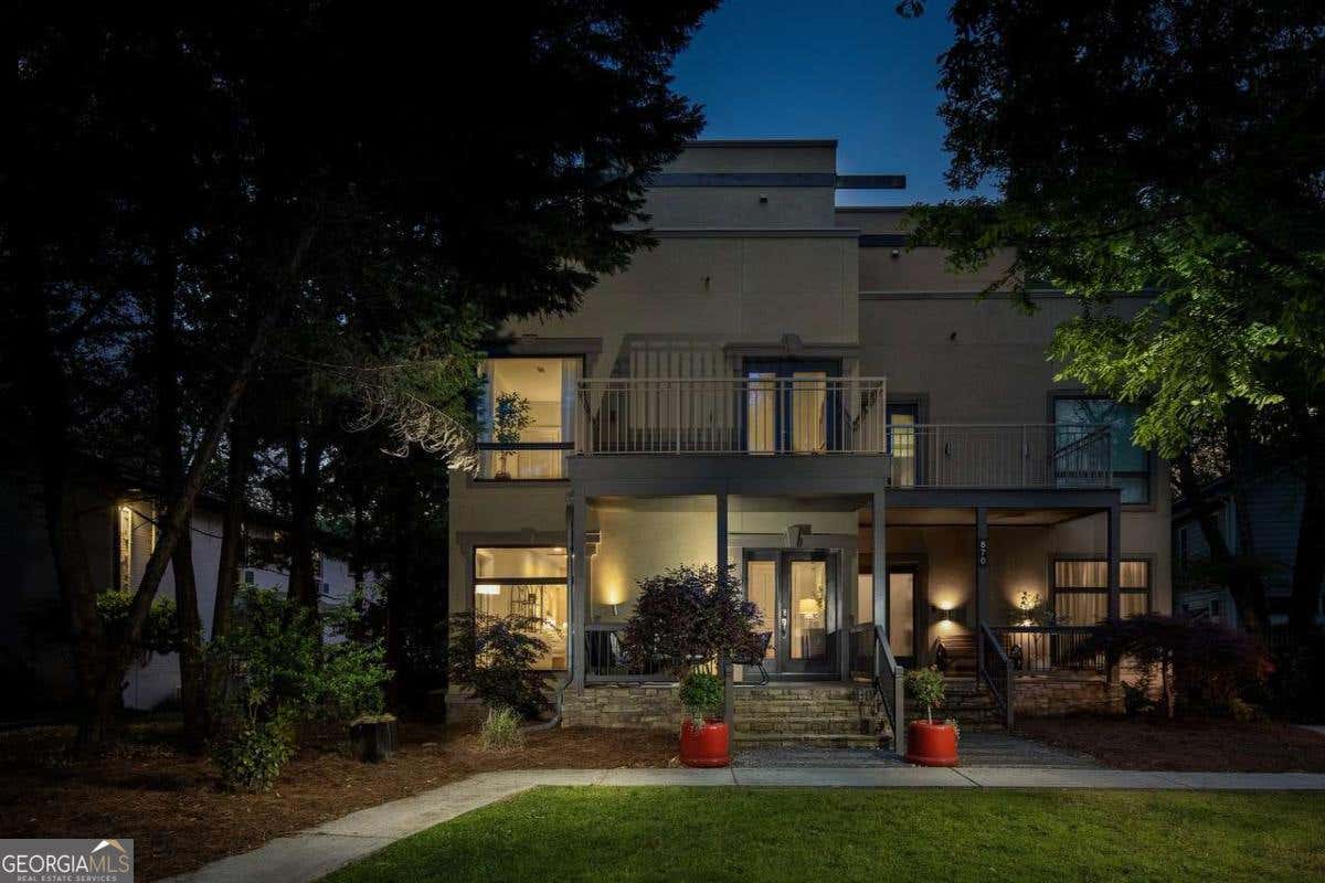 866 MONROE DR NE  