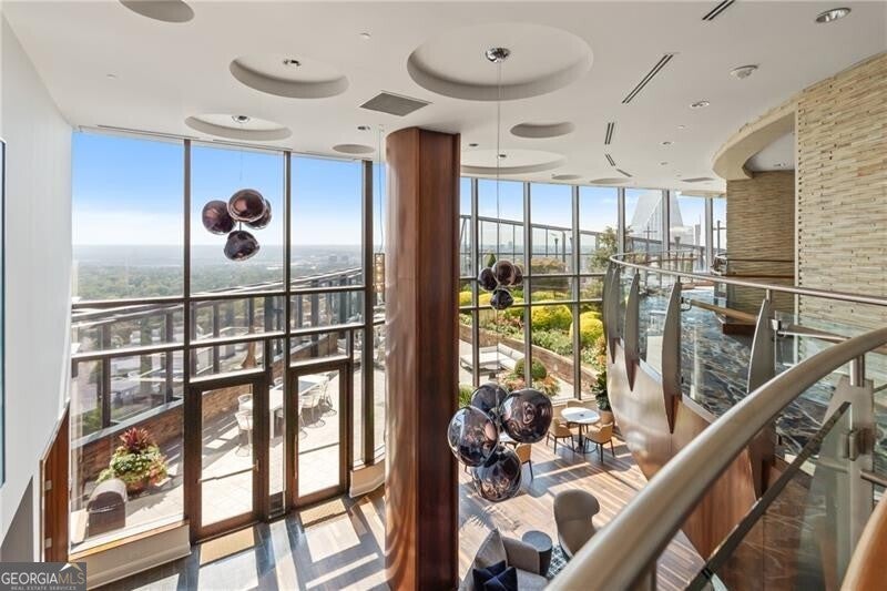 Atlanta, Georgia, 30326, United States, 2 Bedrooms Bedrooms, ,3 BathroomsBathrooms,Residential,Active,1945475