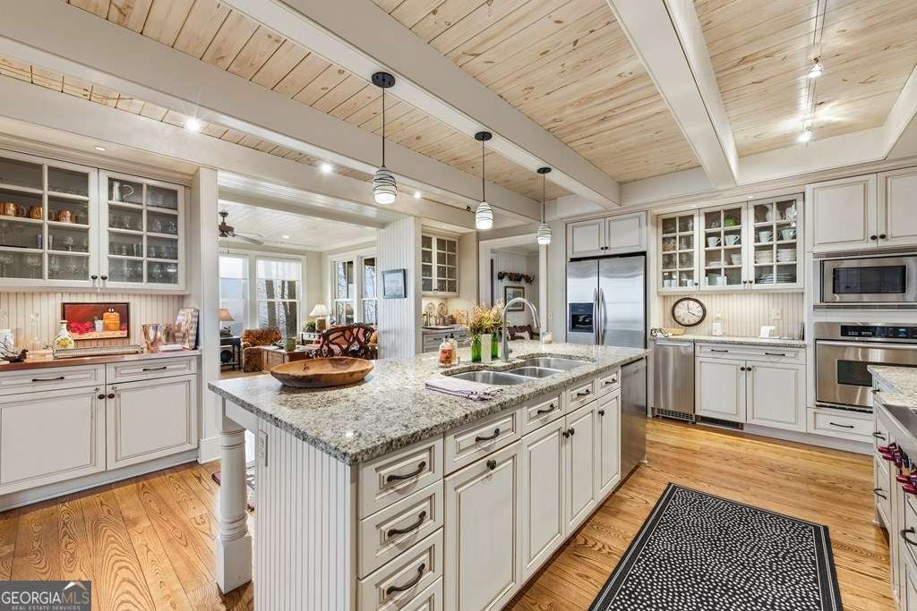 Murphy, North Carolina, 28906, United States, 5 Bedrooms Bedrooms, ,6 BathroomsBathrooms,Residential,Active,2001080