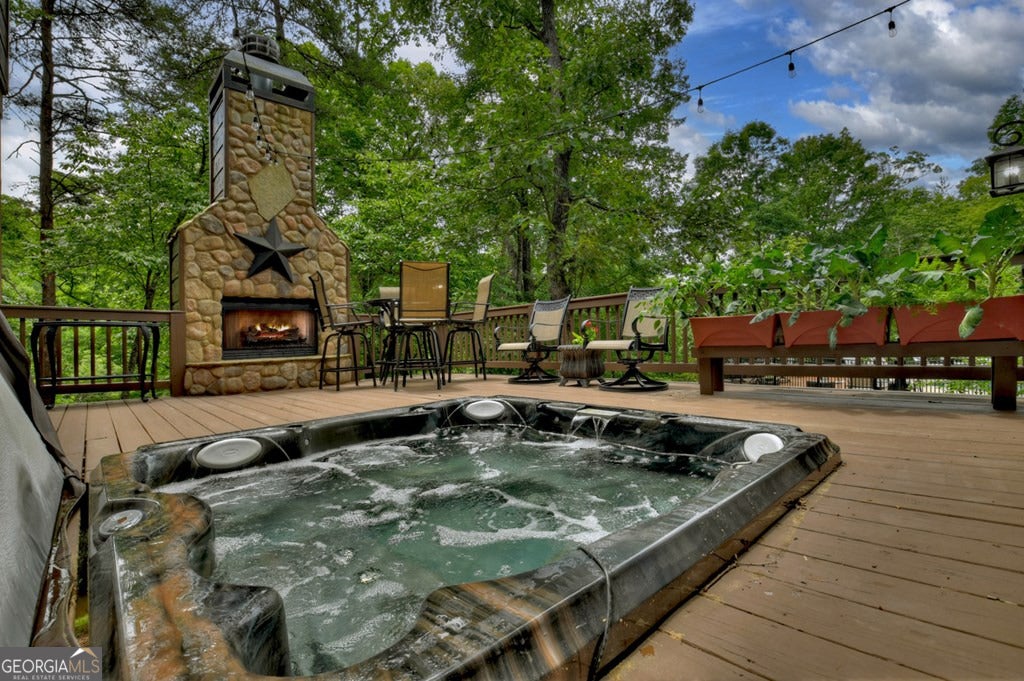 Morganton, Georgia, 30560, United States, 4 Bedrooms Bedrooms, ,6 BathroomsBathrooms,Residential,Active,1945076
