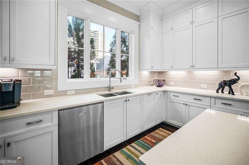 Atlanta, Georgia, 30319, United States, 3 Bedrooms Bedrooms, ,5 BathroomsBathrooms,Residential,Active,1996298