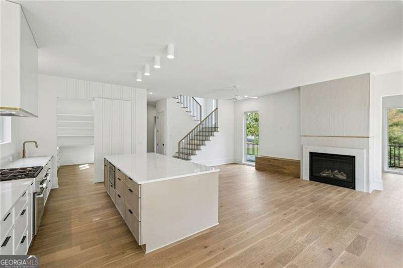 Atlanta, Georgia, 30308, United States, 4 Bedrooms Bedrooms, ,5 BathroomsBathrooms,Residential,Active,1985587