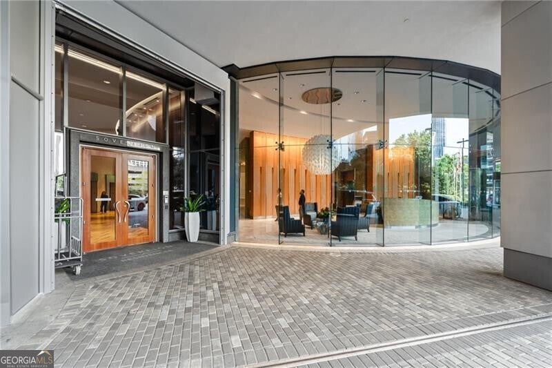 Atlanta, Georgia, 30326, United States, 2 Bedrooms Bedrooms, ,3 BathroomsBathrooms,Residential,Active,1945475