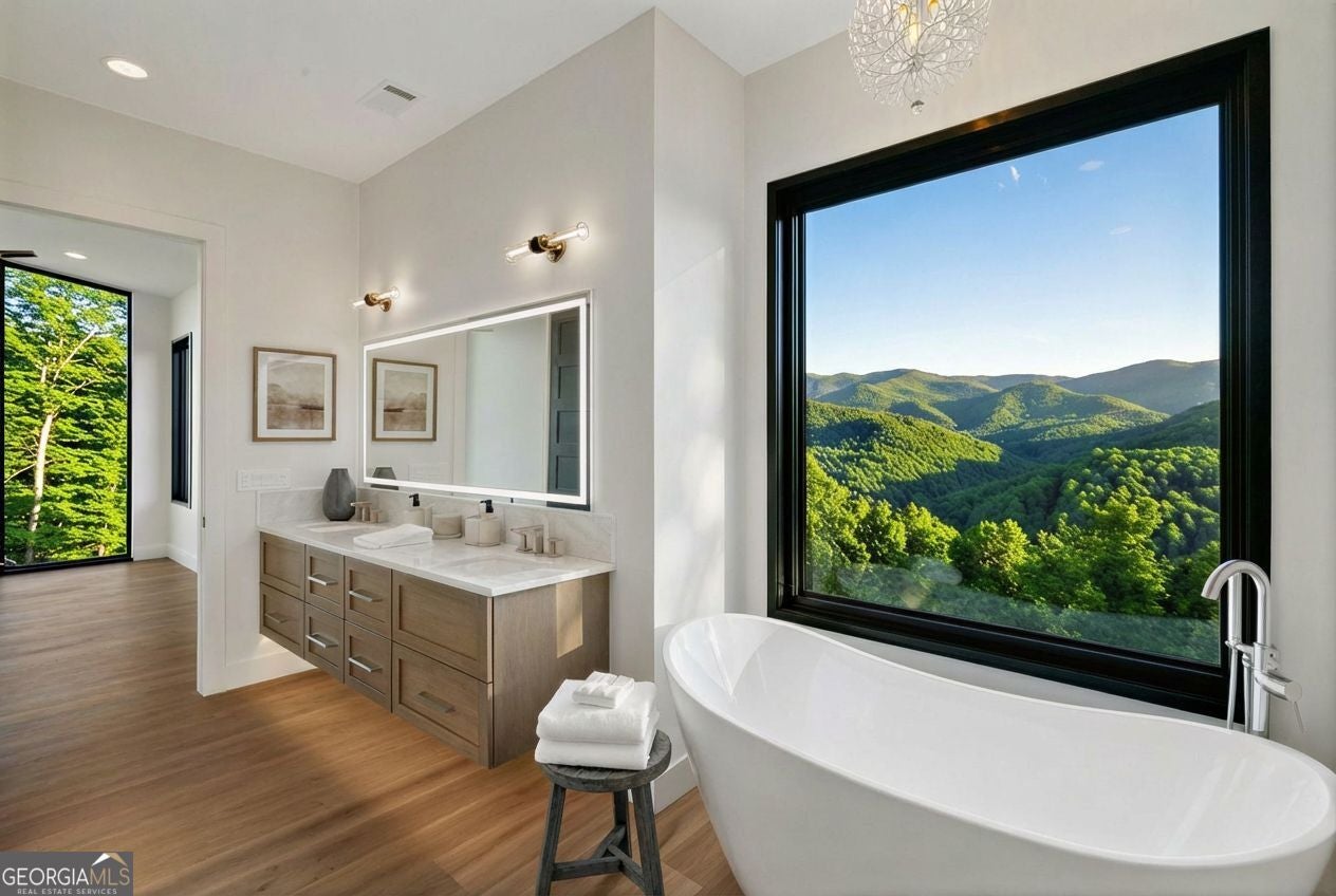 Blairsville, Georgia, 30512, United States, 4 Bedrooms Bedrooms, ,4 BathroomsBathrooms,Residential,Active,2044566
