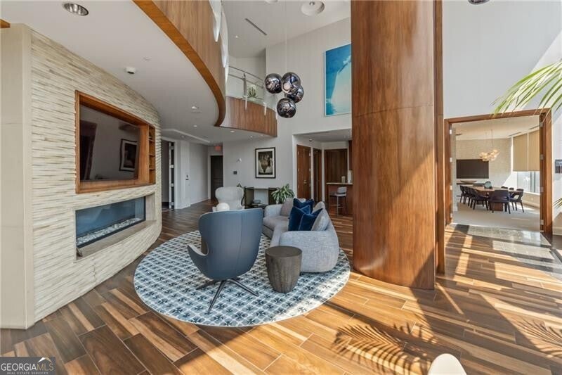 Atlanta, Georgia, 30326, United States, 2 Bedrooms Bedrooms, ,3 BathroomsBathrooms,Residential,Active,2014955