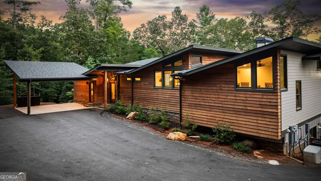 Ellijay, Georgia, 30540, United States, 5 Bedrooms Bedrooms, ,6 BathroomsBathrooms,Residential,Active,1919053