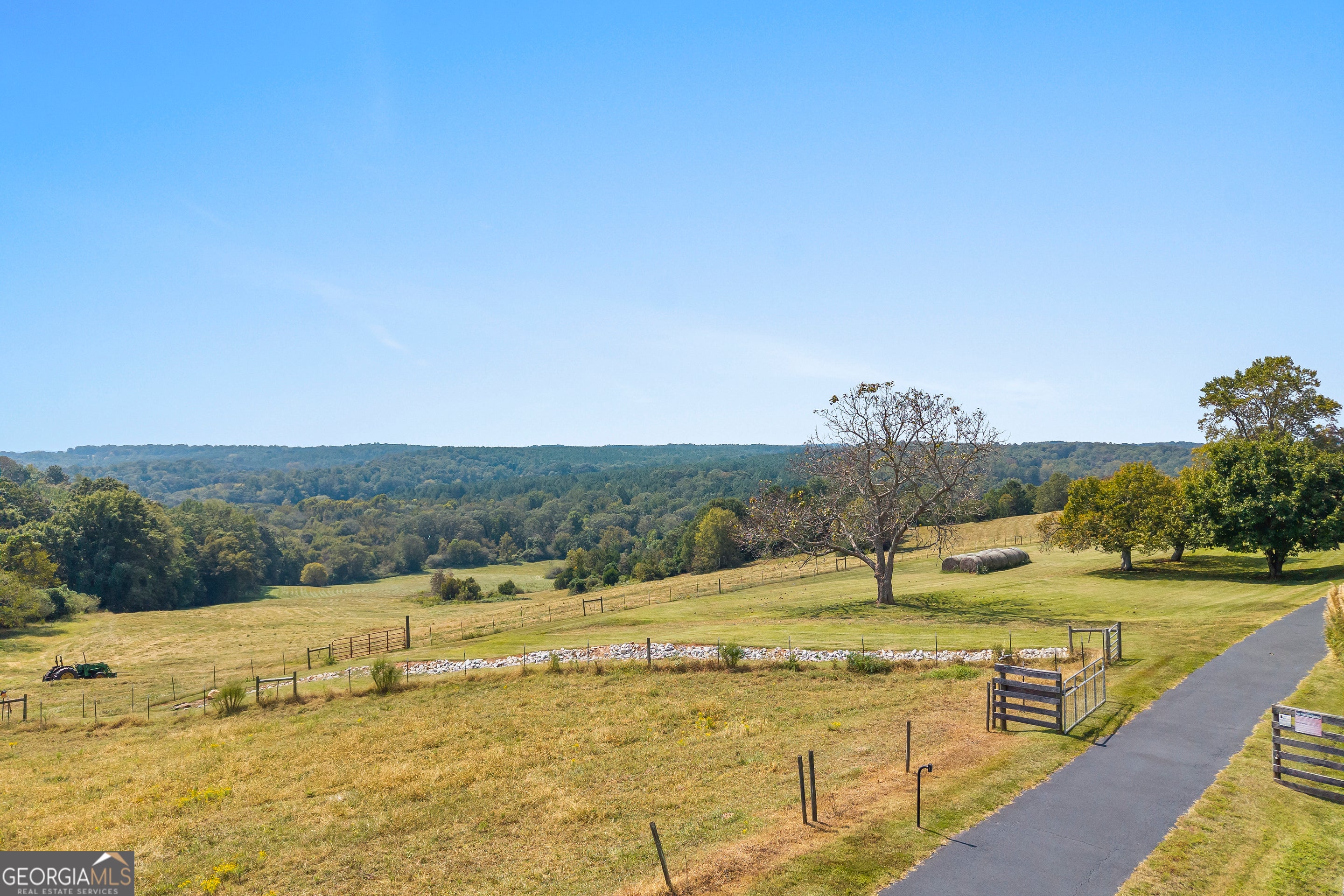 Commerce, Georgia, 30529, United States, 4 Bedrooms Bedrooms, ,3 BathroomsBathrooms,Residential,Active,1963280