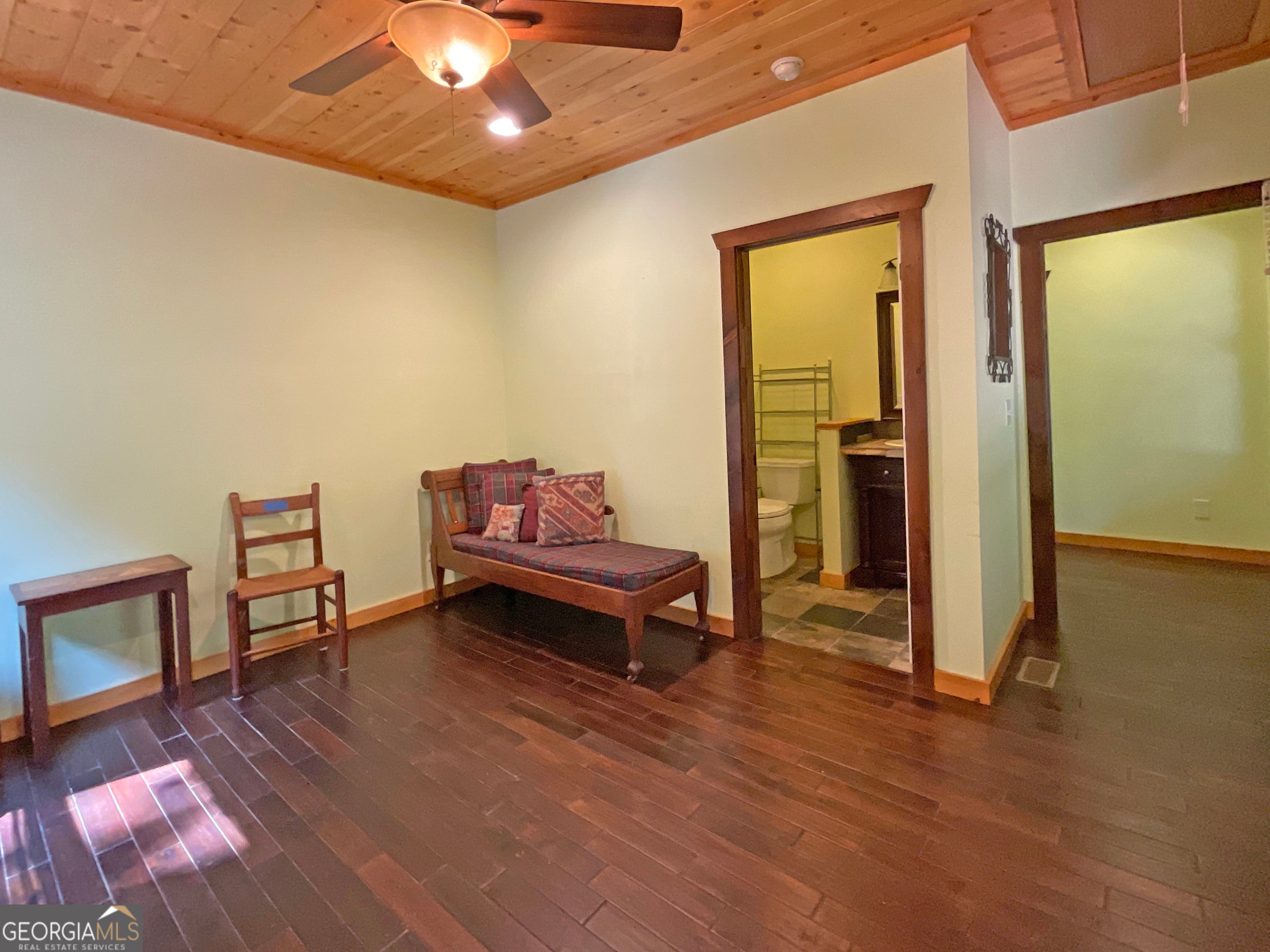 Clarkesville, Georgia, 30523, United States, 2 Bedrooms Bedrooms, ,4 BathroomsBathrooms,Residential,Active,1953278