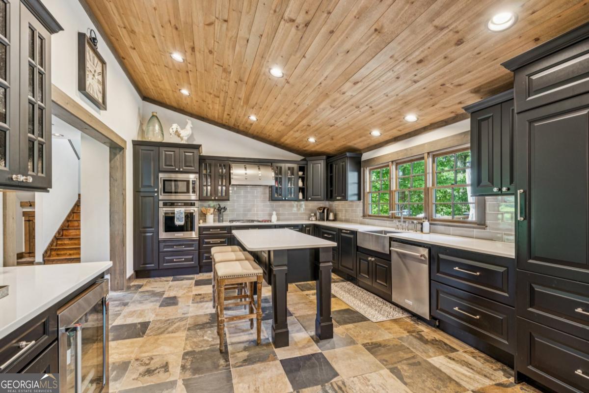 Ellijay, Georgia, 30536, United States, 3 Bedrooms Bedrooms, ,4 BathroomsBathrooms,Residential,Active,1929422
