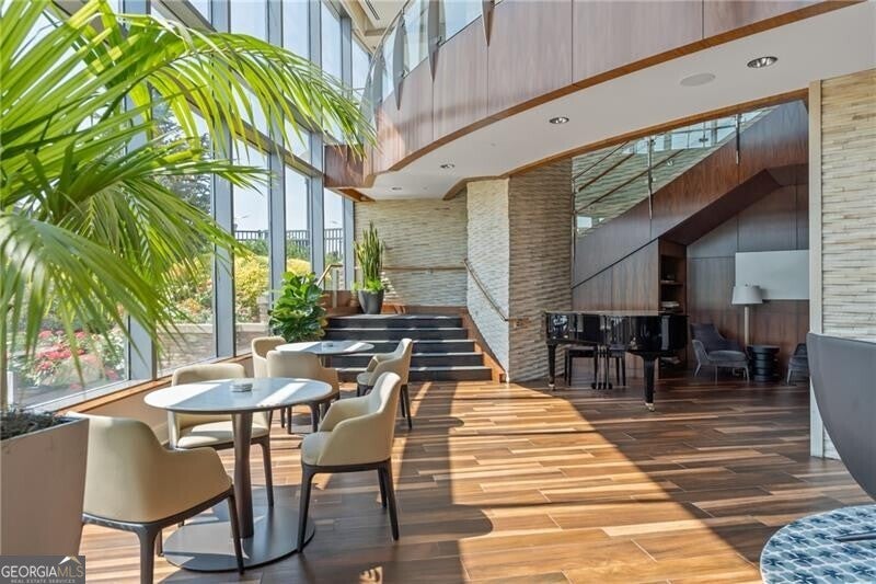 Atlanta, Georgia, 30326, United States, 2 Bedrooms Bedrooms, ,3 BathroomsBathrooms,Residential,Active,1945461