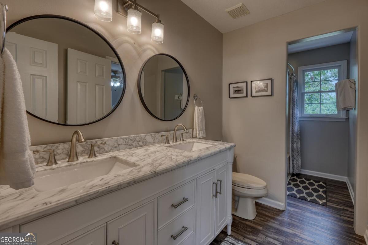 Blairsville, Georgia, 30512, United States, 4 Bedrooms Bedrooms, ,4 BathroomsBathrooms,Residential,Active,1926683