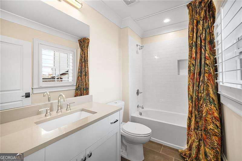 Atlanta, Georgia, 30319, United States, 3 Bedrooms Bedrooms, ,5 BathroomsBathrooms,Residential,Active,1996298