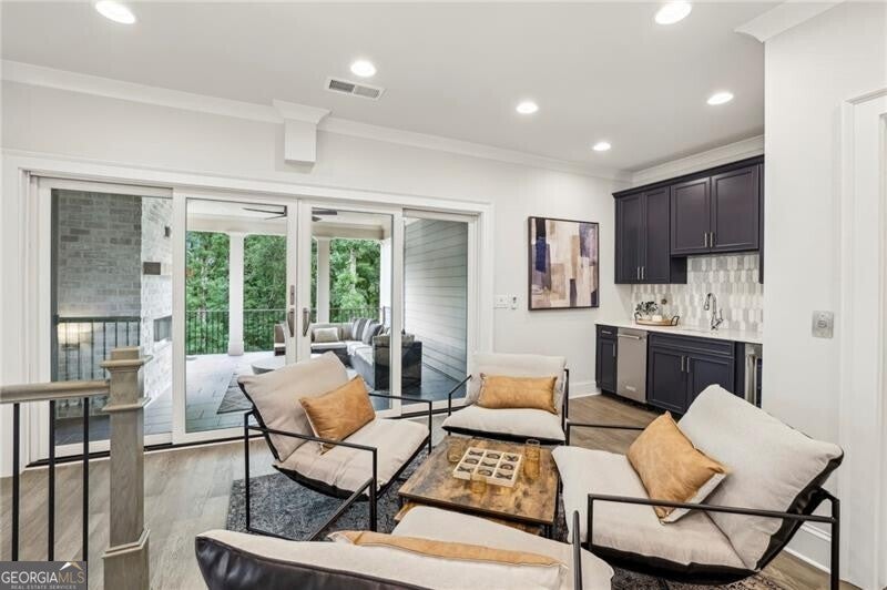 Alpharetta, Georgia, 30009, United States, 3 Bedrooms Bedrooms, ,4 BathroomsBathrooms,Residential,Active,1946539