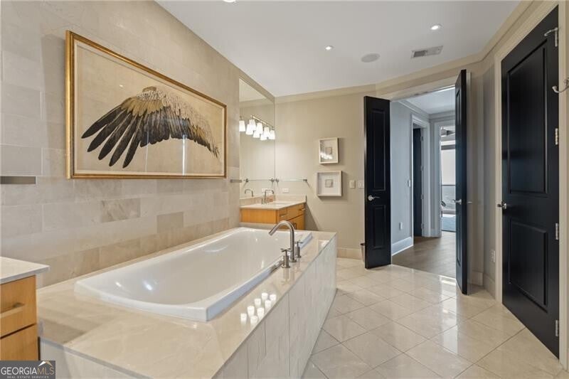 Atlanta, Georgia, 30326, United States, 2 Bedrooms Bedrooms, ,3 BathroomsBathrooms,Residential,Active,1945461