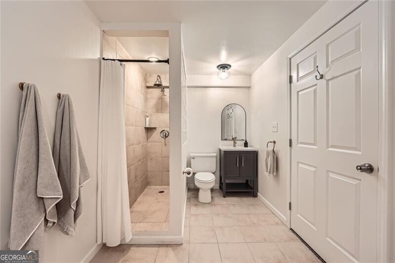 Roswell, Georgia, 30075, United States, 6 Bedrooms Bedrooms, ,6 BathroomsBathrooms,Residential,Active,1831832