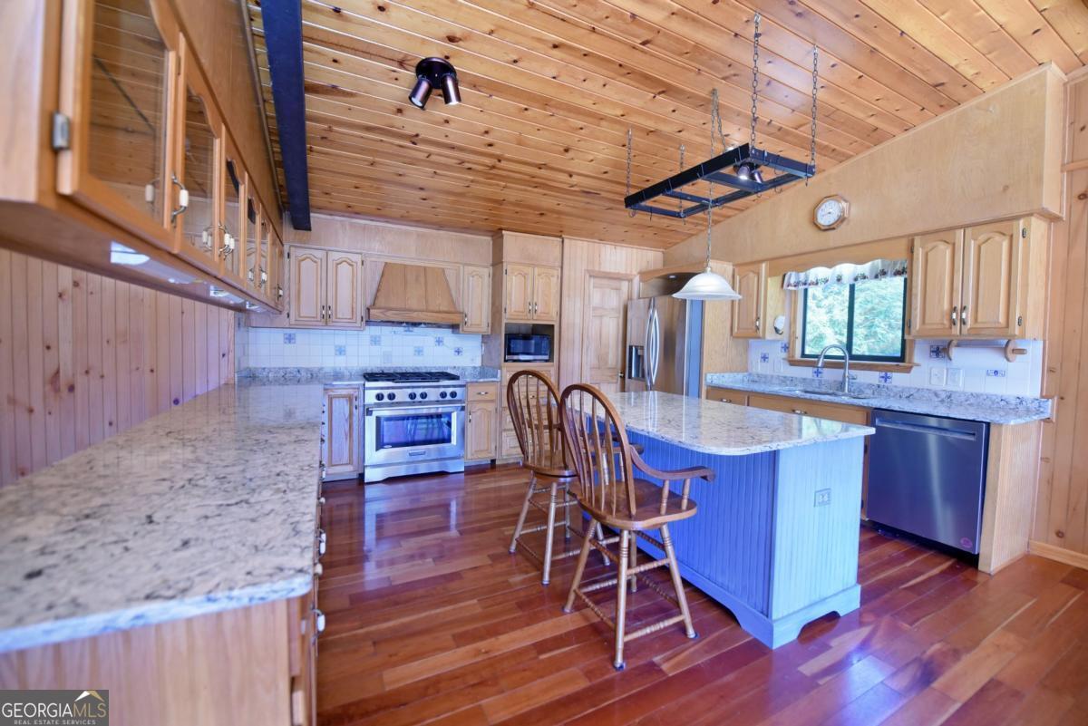 Blairsville, Georgia, 30512, United States, 3 Bedrooms Bedrooms, ,3 BathroomsBathrooms,Residential,Active,2009374