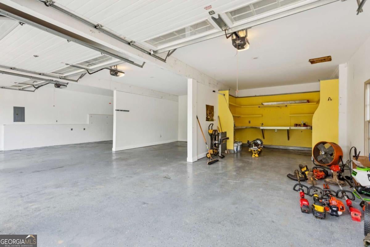 Taylorsville, Georgia, 30178, United States, 5 Bedrooms Bedrooms, ,6 BathroomsBathrooms,Residential,Active,1952987