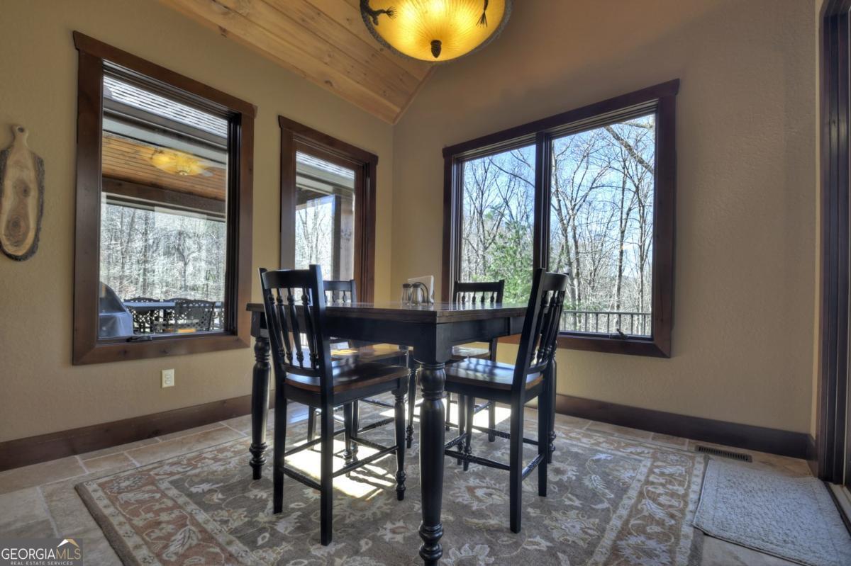 Ellijay, Georgia, 30536, United States, 5 Bedrooms Bedrooms, ,6 BathroomsBathrooms,Residential,Active,1953697