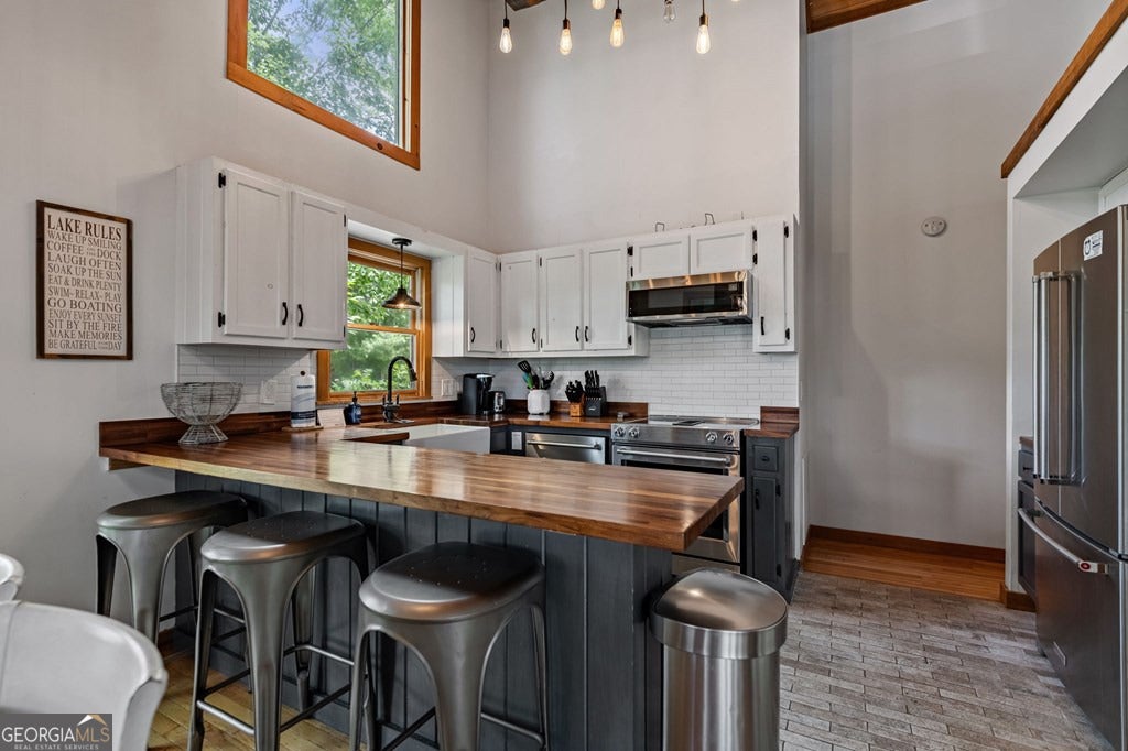 Morganton, Georgia, 30560, United States, 4 Bedrooms Bedrooms, ,3 BathroomsBathrooms,Residential,Pending,1859386