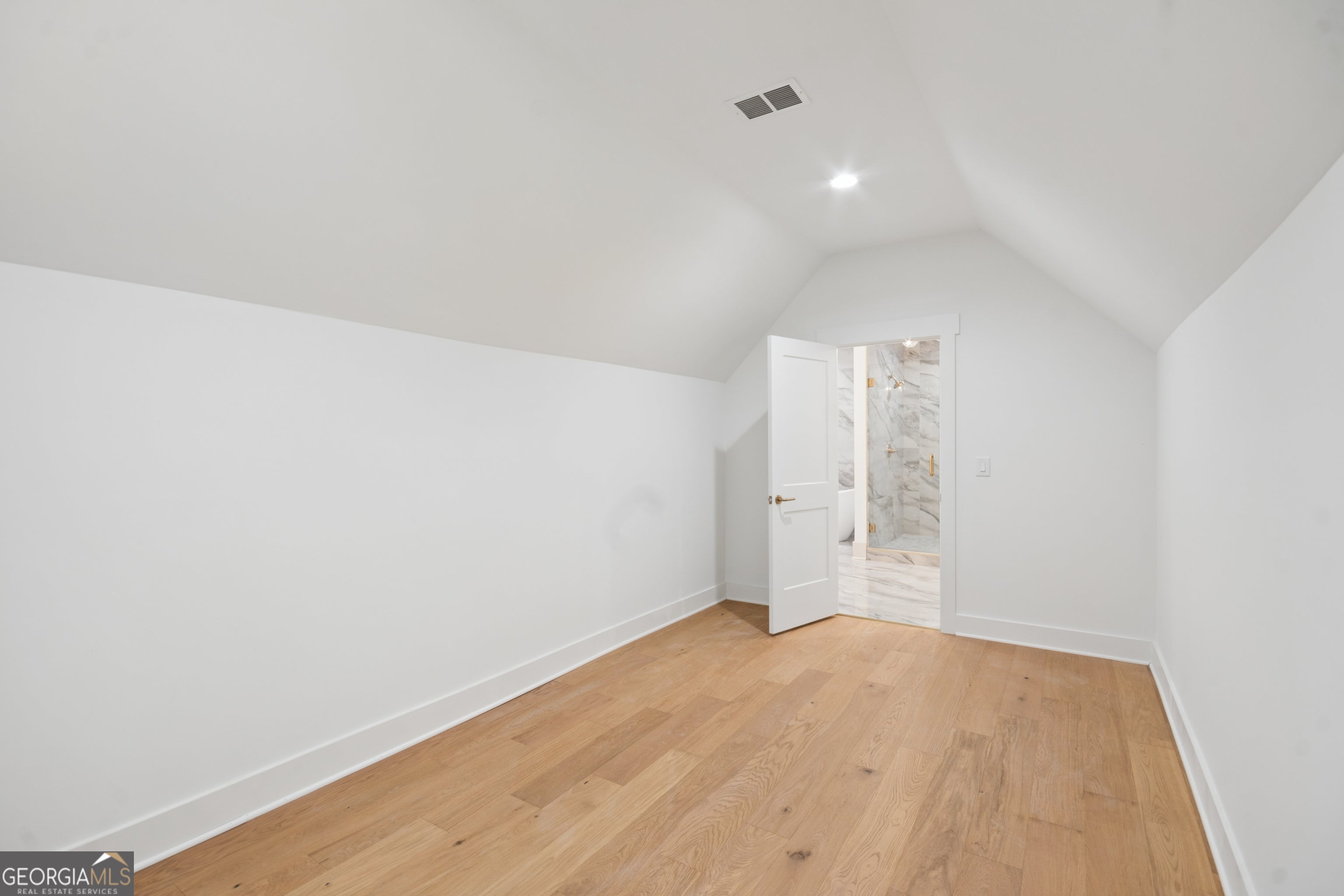 Alpharetta, Georgia, 30022, United States, 5 Bedrooms Bedrooms, ,4 BathroomsBathrooms,Residential,Active,2044146
