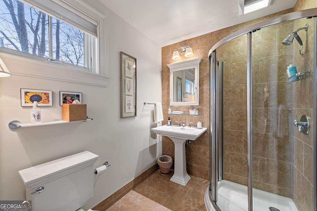 Murphy, North Carolina, 28906, United States, 5 Bedrooms Bedrooms, ,6 BathroomsBathrooms,Residential,Active,2001080