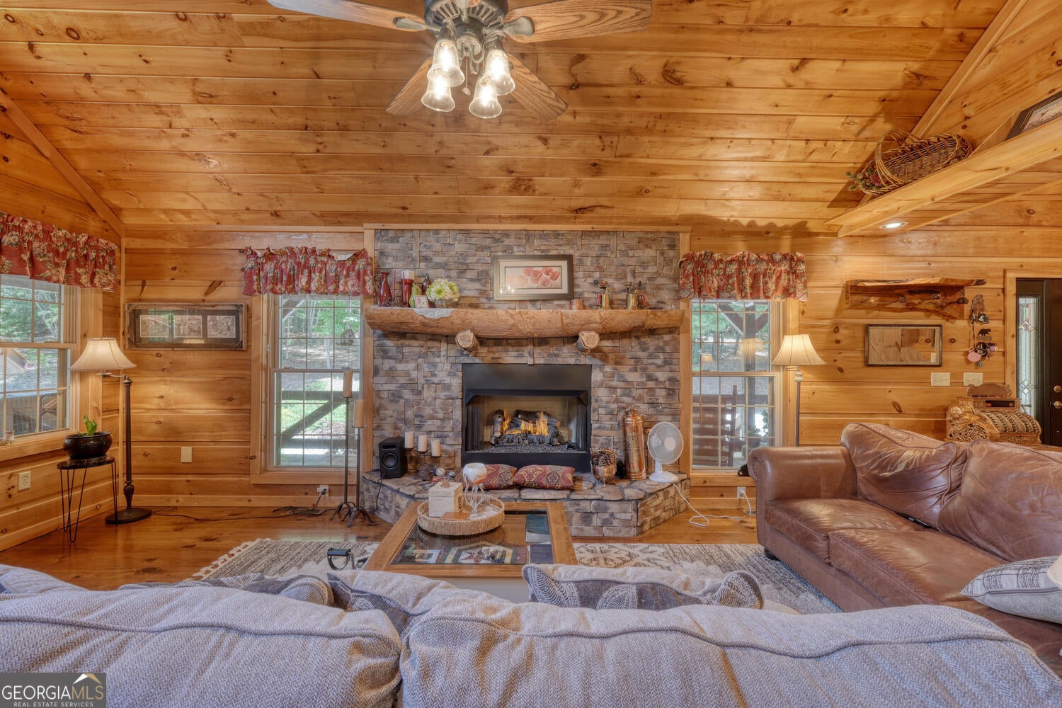 Blairsville, Georgia, 30512, United States, 4 Bedrooms Bedrooms, ,5 BathroomsBathrooms,Residential,Active,1898219