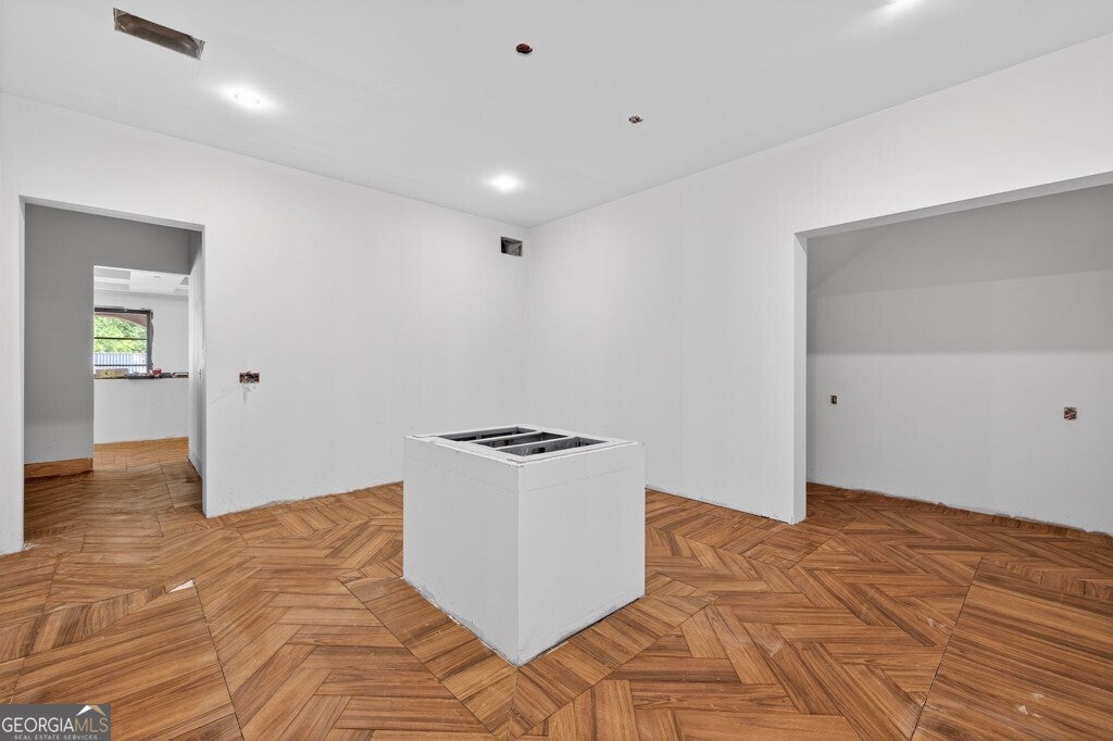 Loganville, Georgia, 30052, United States, 9 Bedrooms Bedrooms, ,10 BathroomsBathrooms,Residential,Active,1987263