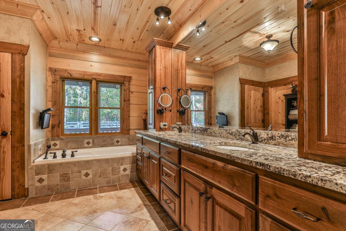 Talking Rock, Georgia, 30175, United States, 5 Bedrooms Bedrooms, ,5 BathroomsBathrooms,Residential,Active,1914617