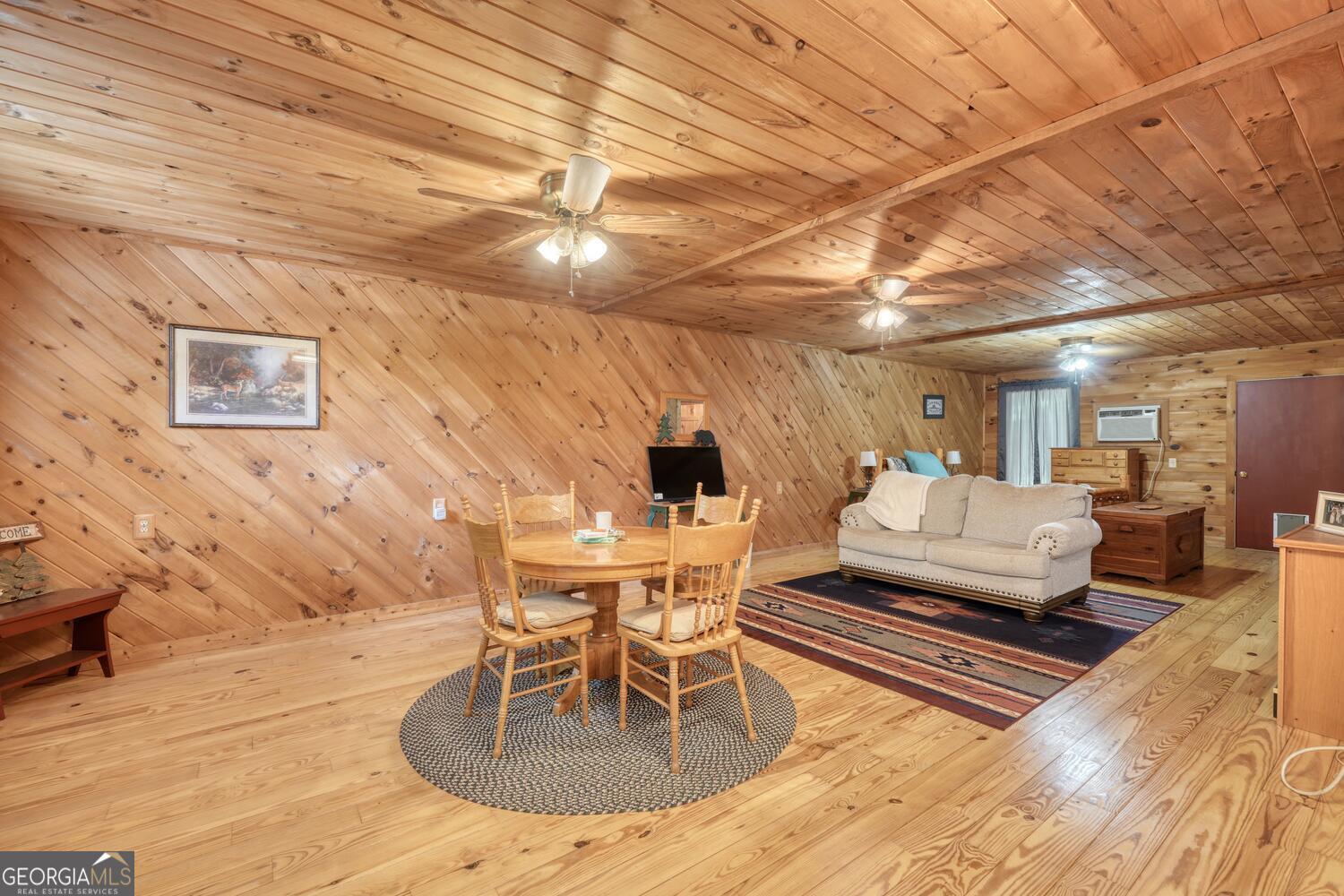 Blairsville, Georgia, 30512, United States, 4 Bedrooms Bedrooms, ,5 BathroomsBathrooms,Residential,Active,1898219