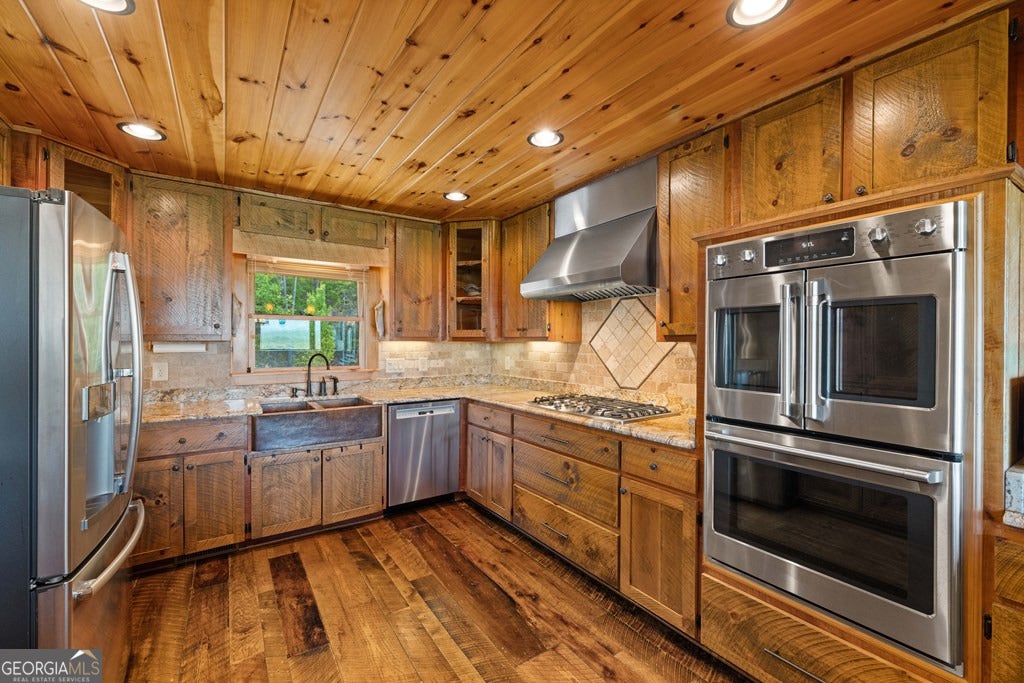 Mineral Bluff, Georgia, 30559, United States, 4 Bedrooms Bedrooms, ,5 BathroomsBathrooms,Residential,Active,2044577
