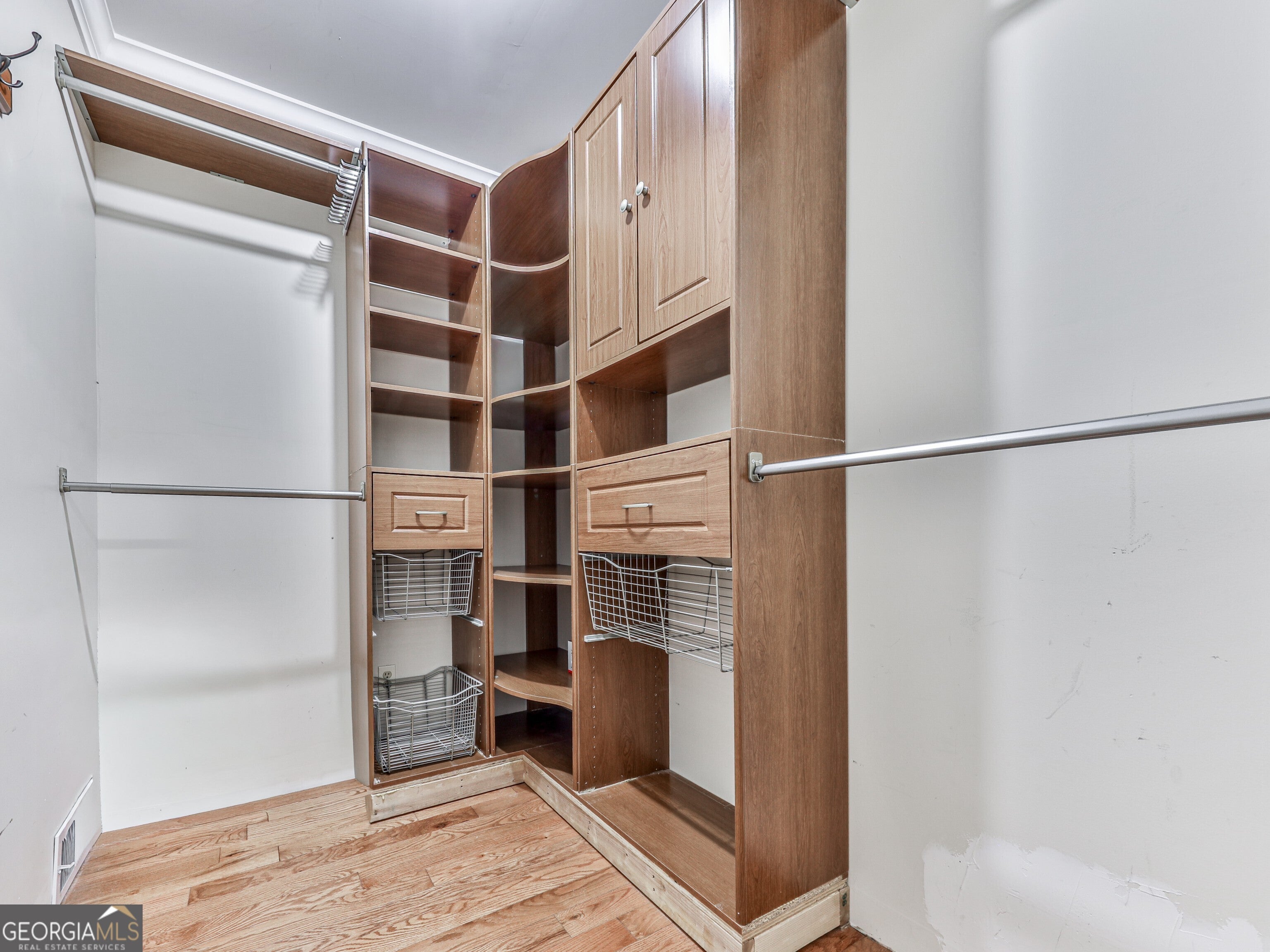 Atlanta, Georgia, 30305, United States, 5 Bedrooms Bedrooms, ,6 BathroomsBathrooms,Residential,Active,1988420